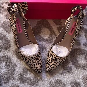 Betsey Johnson Cella Slingback  Cheetah Print Pumps with Bow